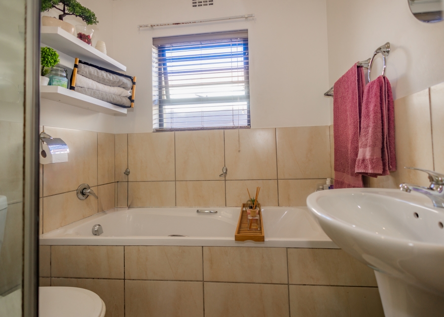 2 Bedroom Property for Sale in Hagley Western Cape